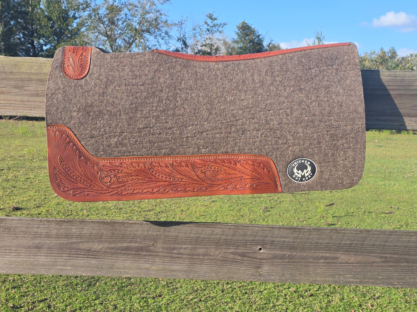 GREY SADDLE PAD with chestnut tooling